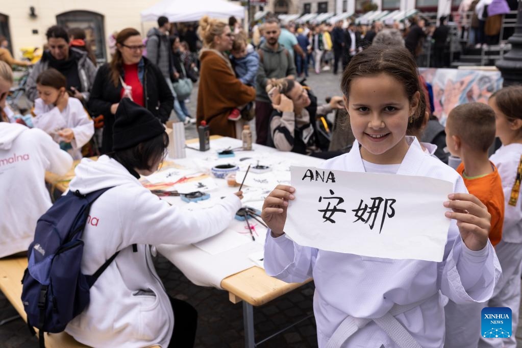 【新华网】Confucius institute showcases Chinese culture in Slovenia